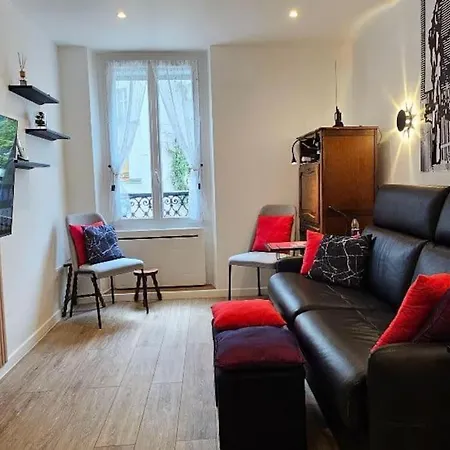 Doorman - Modern & Chic Studio In 17th Apartment
